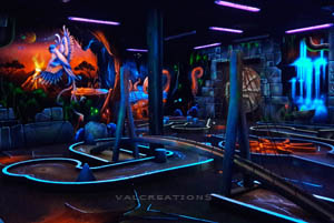 mini-golf interieur blacklight thematique