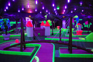 mini golf interieur blacklight