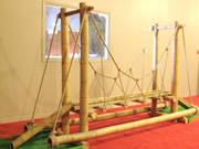 obstacle mini golf: pont de singe en bambou